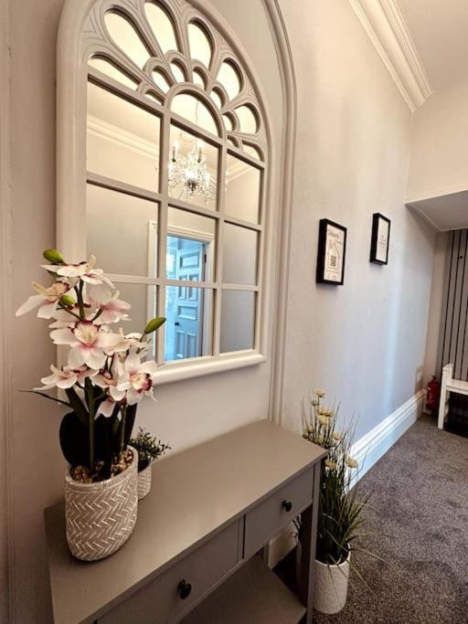 The Retreat - Large Luxury Apartment, Two Mins From Appartement *