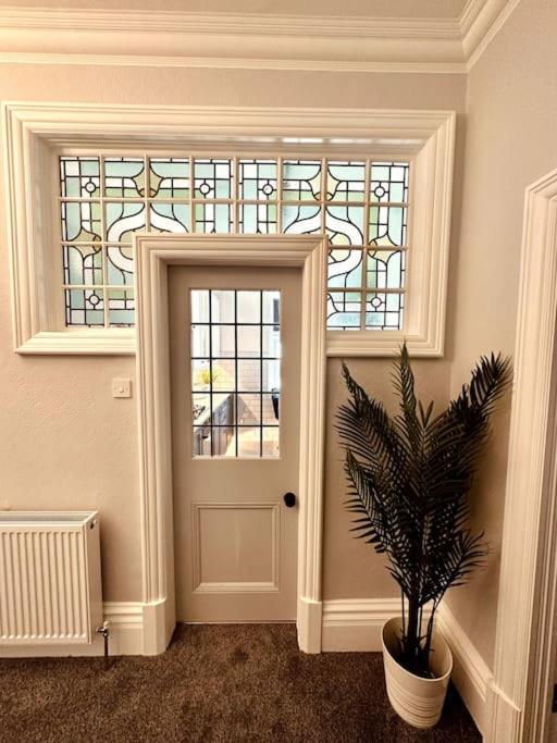 The Retreat - Large Luxury Apartment, Two Mins From Bornemouth