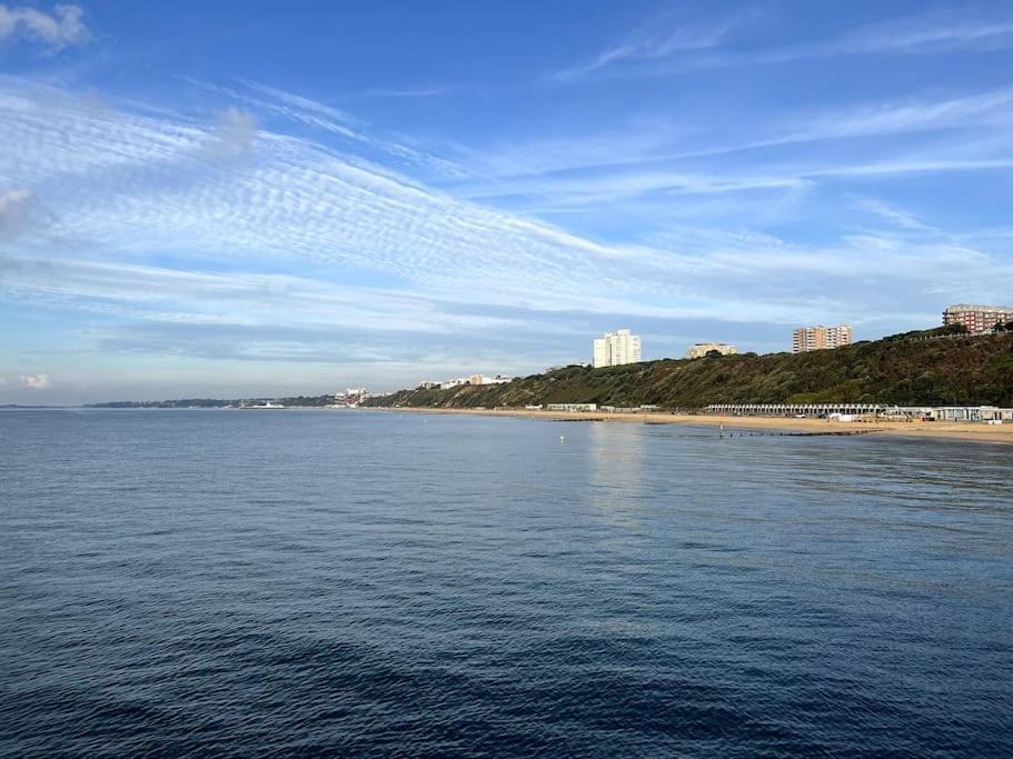 The Retreat - Large Luxury Apartment, Two Mins From Bornemouth