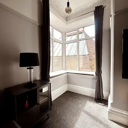 The Retreat - Large Luxury Apartment, Two Mins From Beach Bournemouth Exterior photo