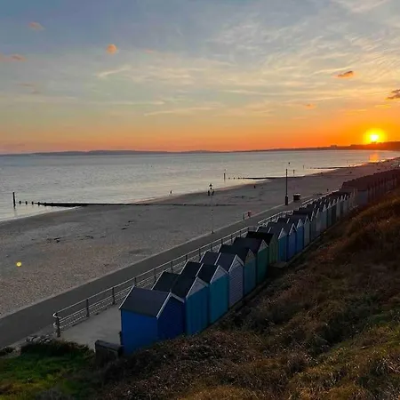 The Retreat - Large Luxury Apartment, Two Mins From Beach Bournemouth Exterior photo
