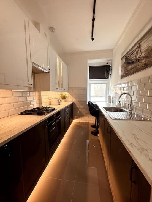 The Retreat - Large Luxury Apartment, Two Mins From Apartamento