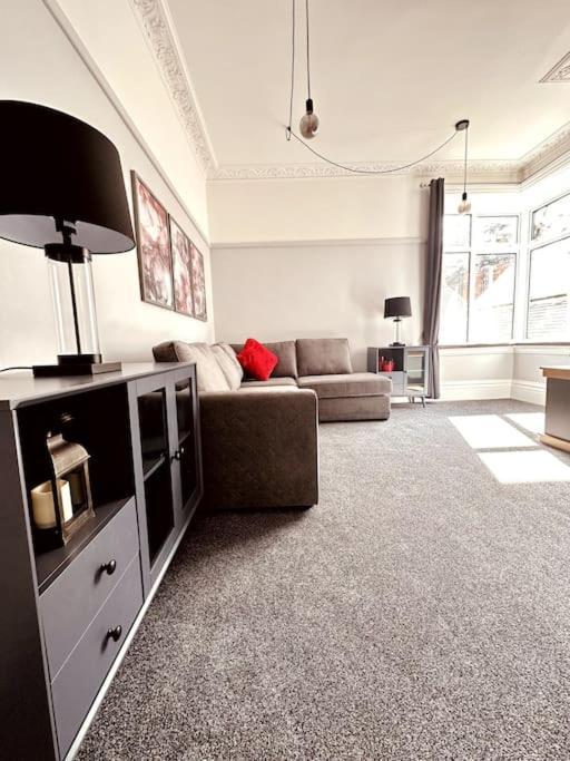 The Retreat - Large Luxury Apartment, Two Mins From Apartamento *